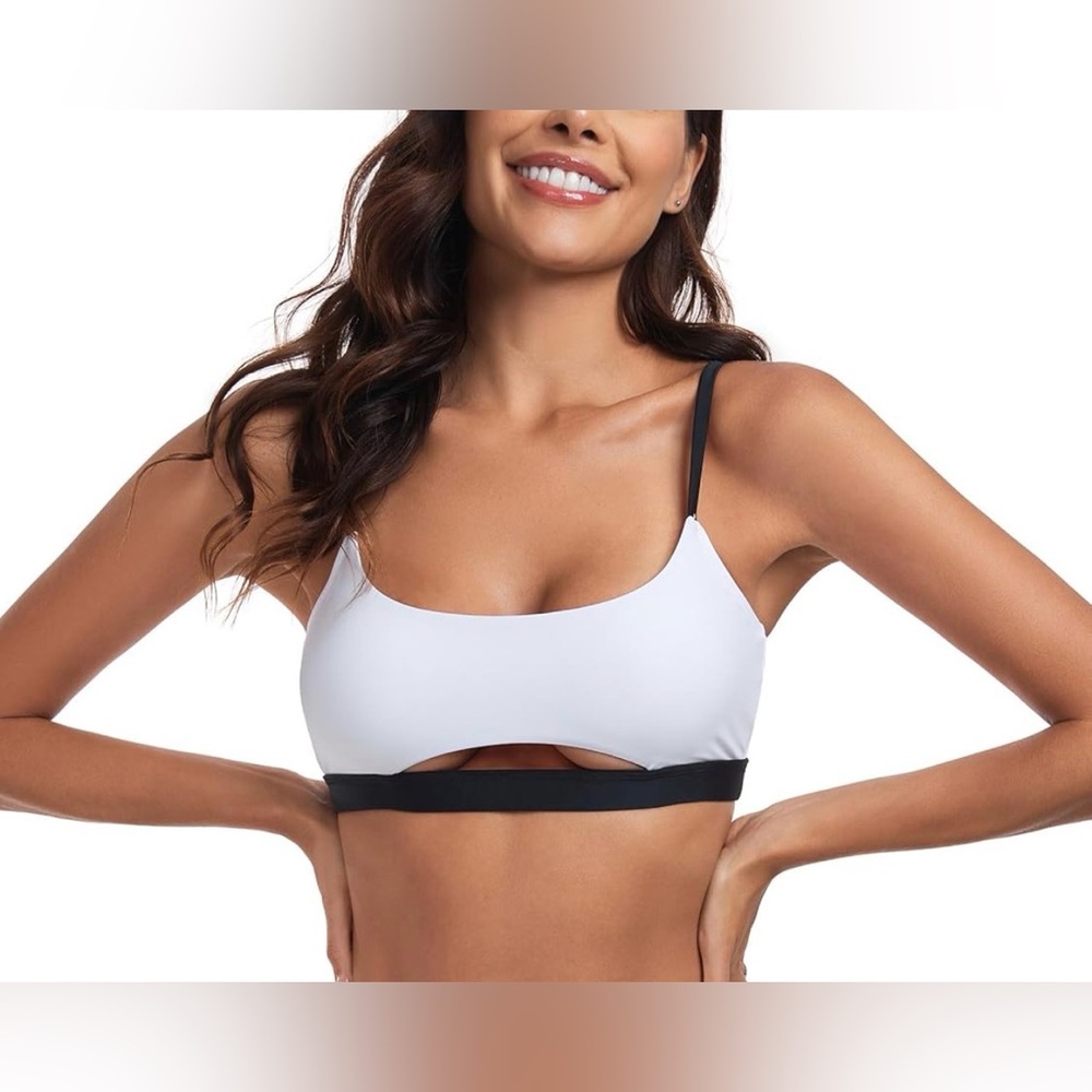 OCEAN BLUES Women's White and Black bikini top SIZE M
